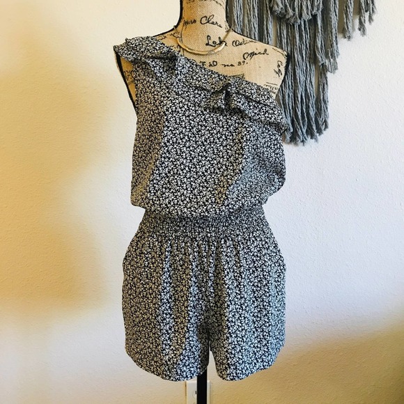 Forever 21 One Shoulder Floral Romper - Picture 1 of 4